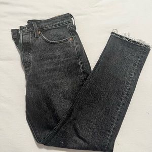 Black size 28 Levi’s